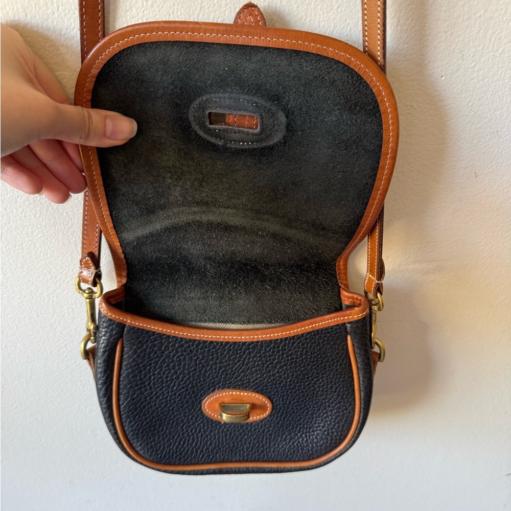 CONSIGNED—Vintage ‘90’s Dooney & Bourke Crossbody - Picture 9 of 10
